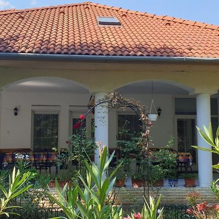 Fertodi Kuria Vendeghaz Hotel Ngoại thất bức ảnh