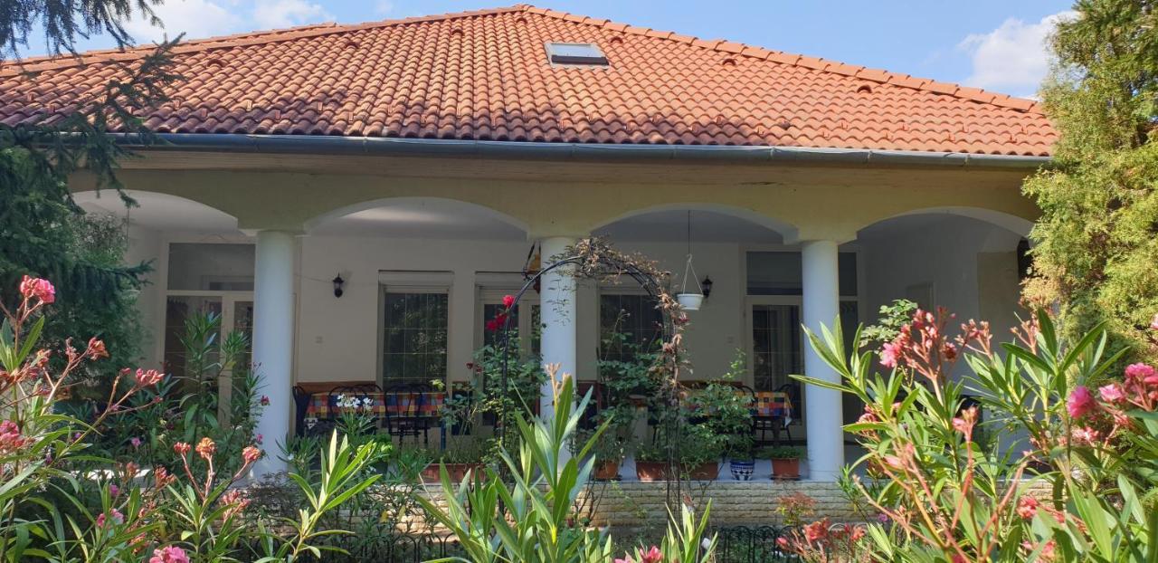 Fertodi Kuria Vendeghaz Hotel Ngoại thất bức ảnh