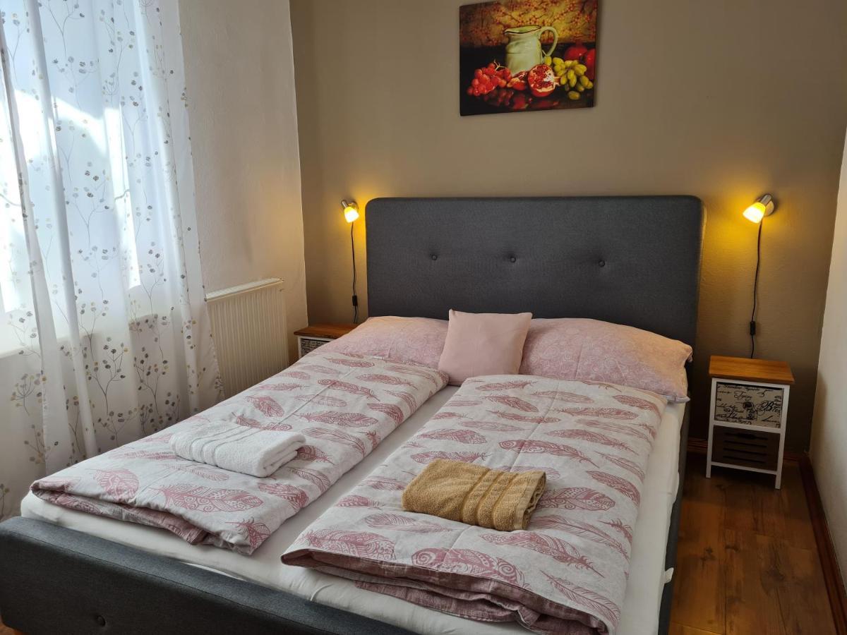 Fertodi Kuria Vendeghaz Hotel Ngoại thất bức ảnh
