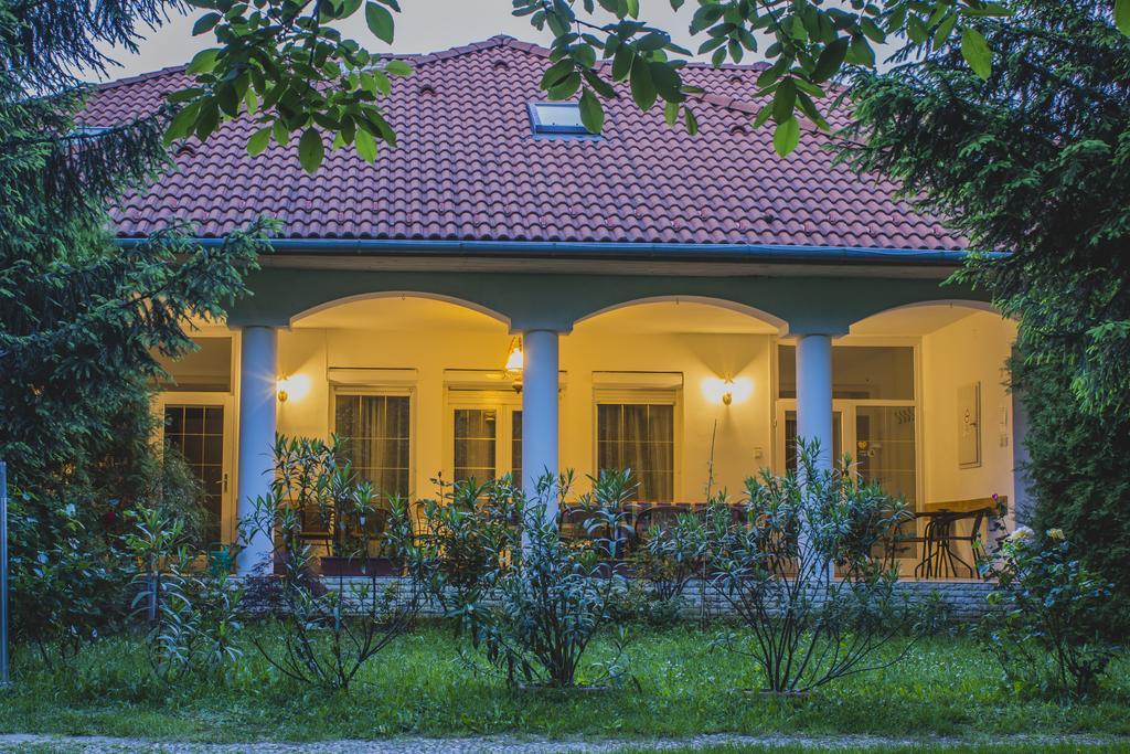 Fertodi Kuria Vendeghaz Hotel Ngoại thất bức ảnh