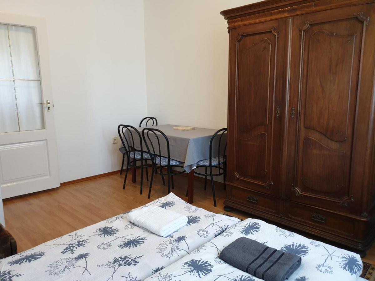 Fertodi Kuria Vendeghaz Hotel Ngoại thất bức ảnh